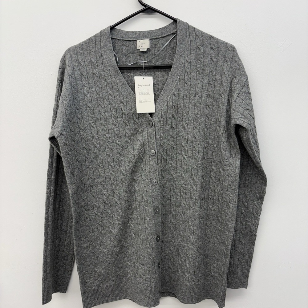 A New Day Womens Gray Cable Knit V-Neck Button Front Cardigan Sweater Size S NWT